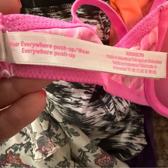 Victoria's Secret Wear Everywhere push-up Hot Pink and White Bra w/Underwire - Picture 4 of 4